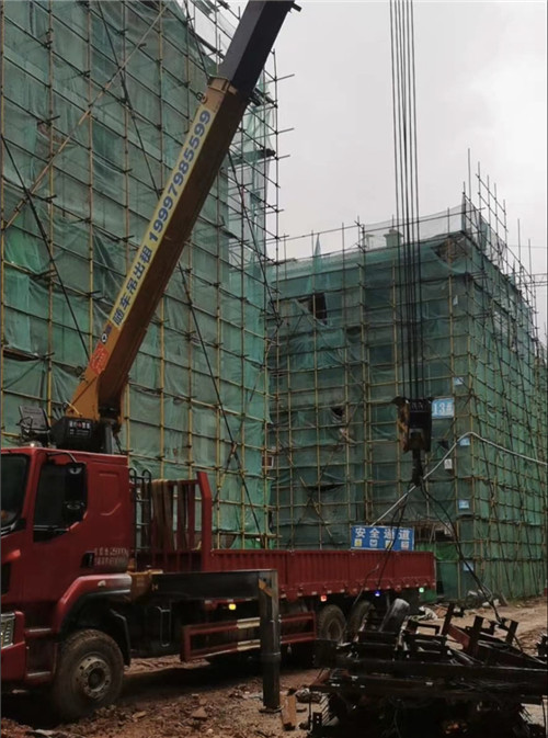 西工区“慢工细活”—— 吊车的 “微动控制” 技术